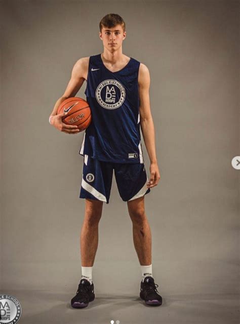 Cooper flagg height - Kelly Flagg. Cooper Flagg, the No. 1 high school basketball prospect in the Class of 2024, officially signed his National Letter of Intent with Duke on Wednesday. The 6-foot-8 Flagg, a native of ...